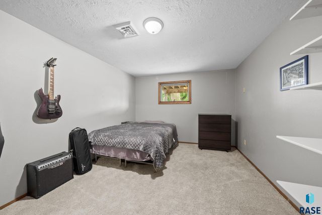 2908 N Oak Rd Road, Brandon, SD 57005