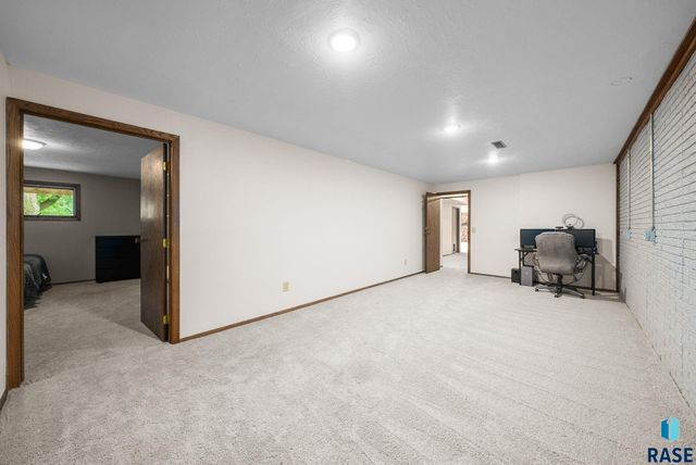 2908 N Oak Rd Road, Brandon, SD 57005