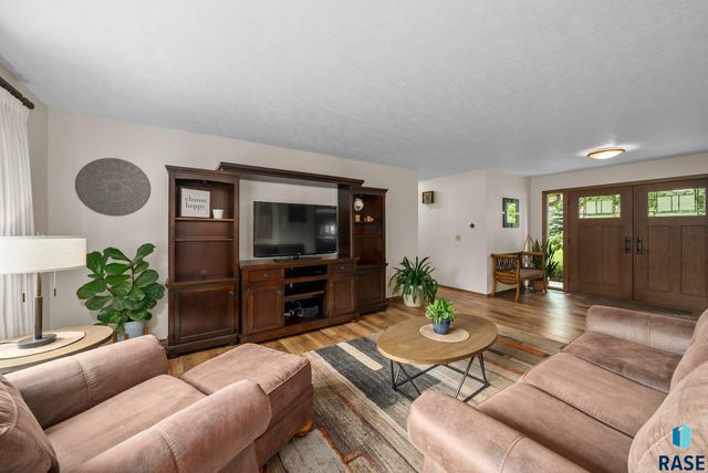 2908 N Oak Rd Road, Brandon, SD 57005