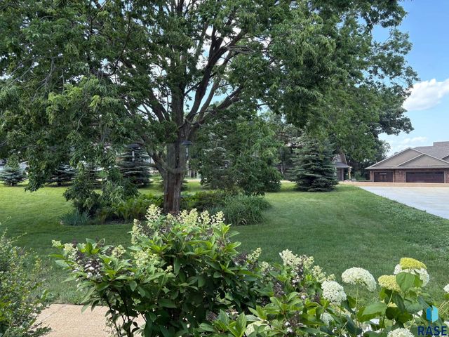 2908 N Oak Rd Road, Brandon, SD 57005