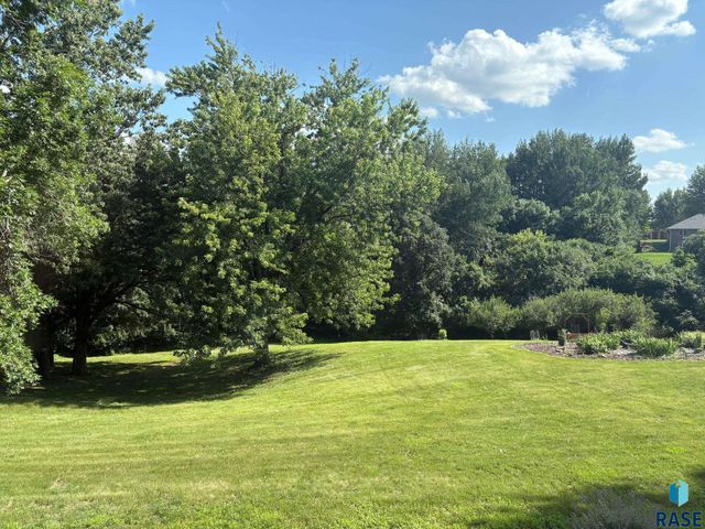 2908 N Oak Rd Road, Brandon, SD 57005