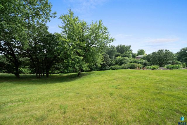 2908 N Oak Rd Road, Brandon, SD 57005