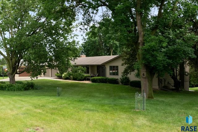 2908 N Oak Rd Road, Brandon, SD 57005