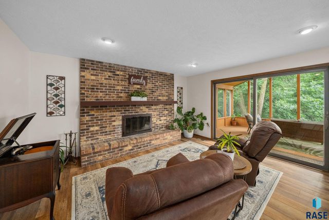 2908 N Oak Rd Road, Brandon, SD 57005