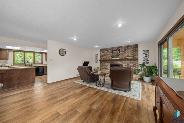 2908 N Oak Rd Road, Brandon, SD 57005