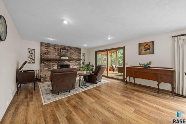 2908 N Oak Rd Road, Brandon, SD 57005