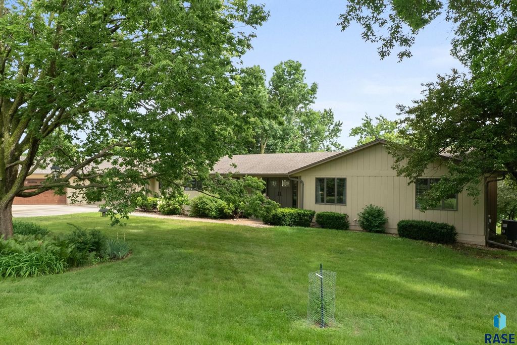 2908 N Oak Rd Road, Brandon, SD 57005