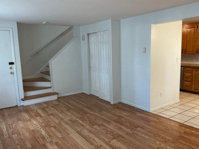 7 Wilson Dr 7, Framingham, MA 01702