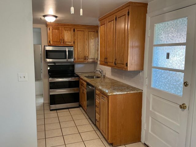 7 Wilson Dr 7, Framingham, MA 01702