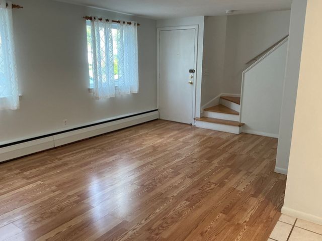 7 Wilson Dr 7, Framingham, MA 01702