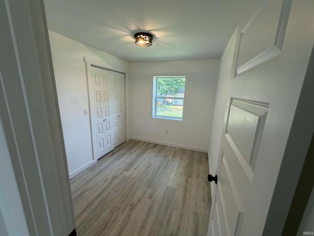 911 Lafayette Ave, Oolitic, IN 47451