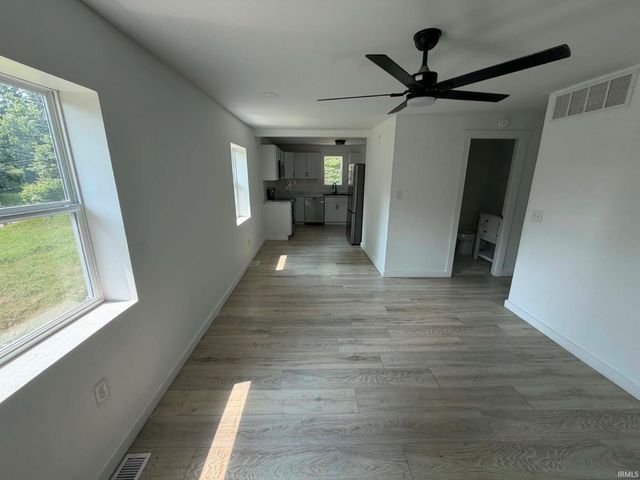 911 Lafayette Ave, Oolitic, IN 47451