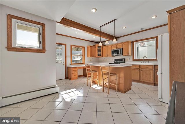 1803 W END AVE, Pottsville, PA 17901