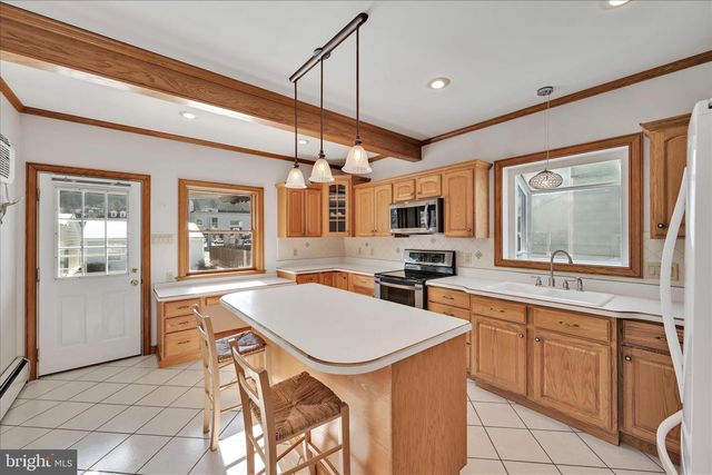 1803 W END AVE, Pottsville, PA 17901