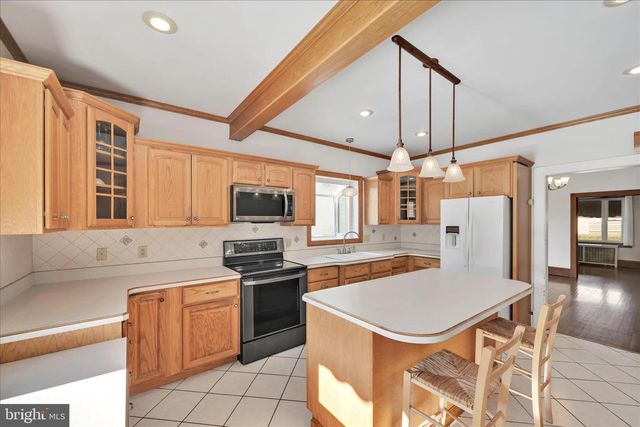 1803 W END AVE, Pottsville, PA 17901