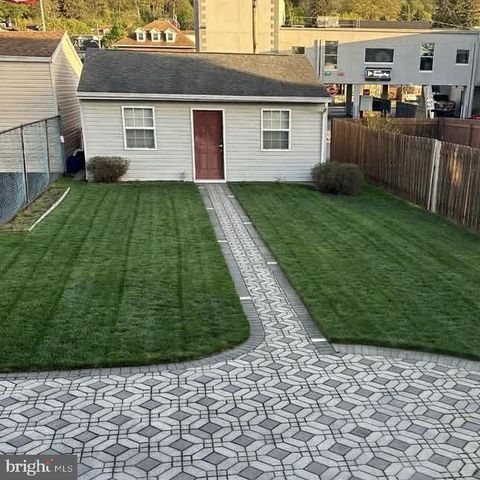 1803 W END AVE, Pottsville, PA 17901