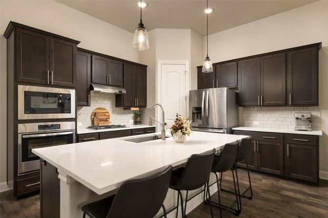 246 S Sage HOLW, Dripping Springs, TX 78620