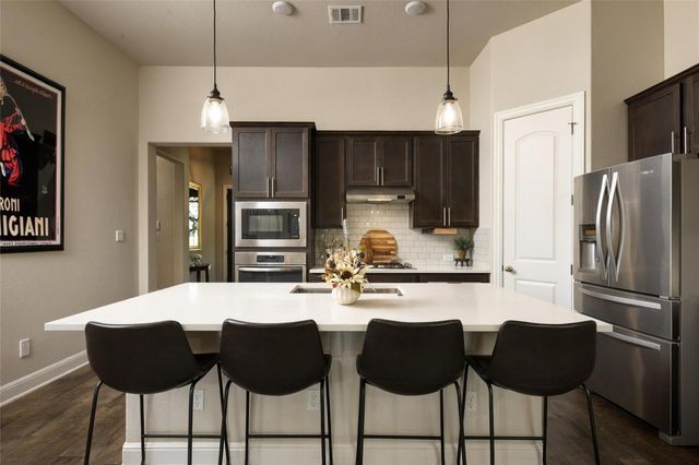 246 S Sage HOLW, Dripping Springs, TX 78620
