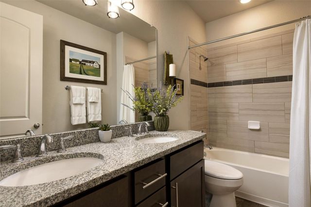246 S Sage HOLW, Dripping Springs, TX 78620
