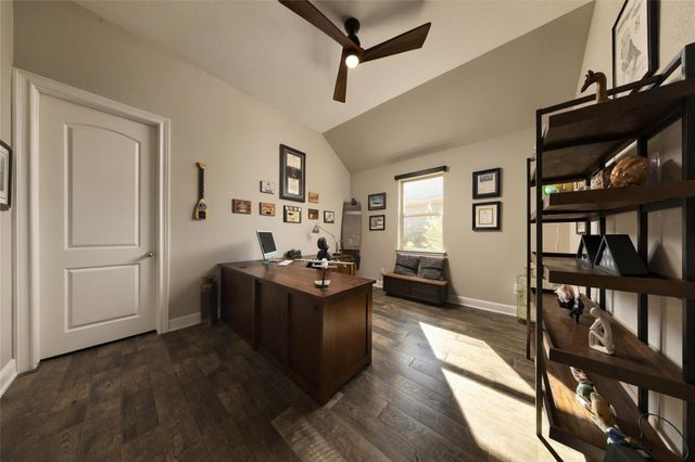 246 S Sage HOLW, Dripping Springs, TX 78620