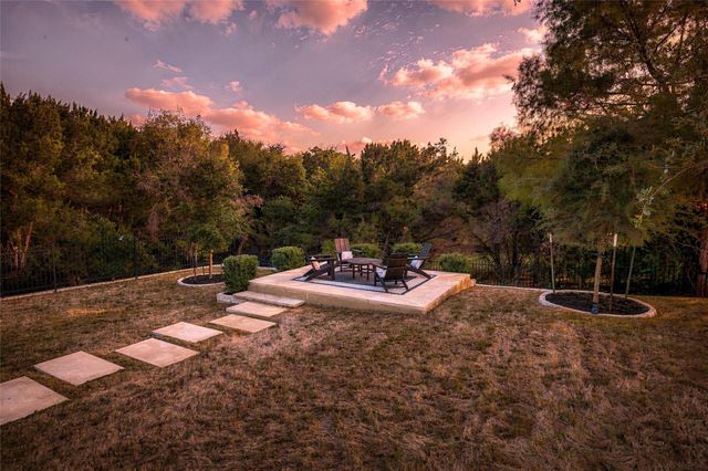 246 S Sage HOLW, Dripping Springs, TX 78620