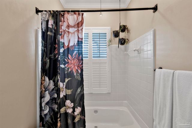 704 Bayshore Dr, Pensacola, FL 32507