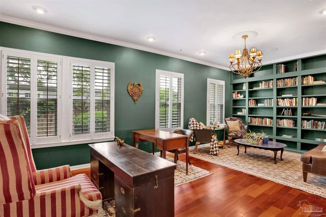 704 Bayshore Dr, Pensacola, FL 32507