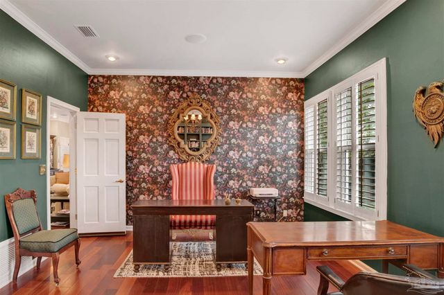 704 Bayshore Dr, Pensacola, FL 32507