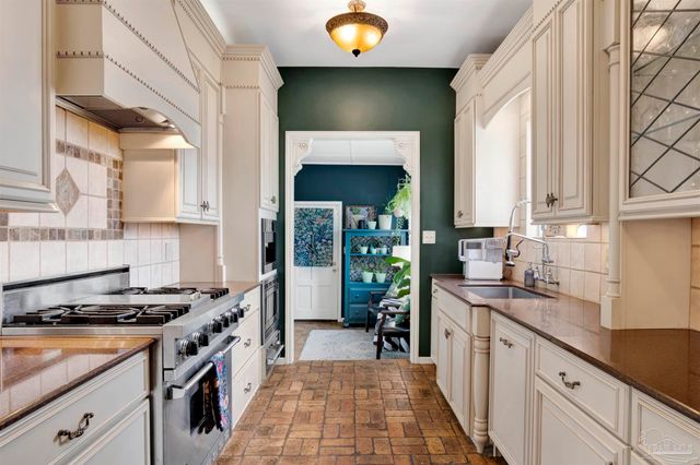 704 Bayshore Dr, Pensacola, FL 32507