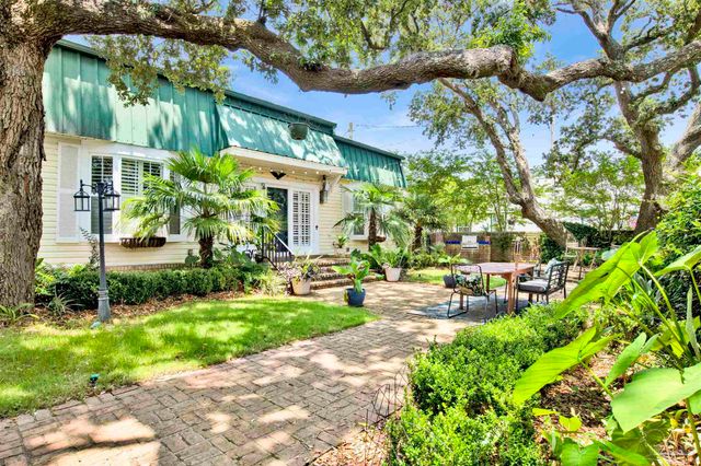 704 Bayshore Dr, Pensacola, FL 32507