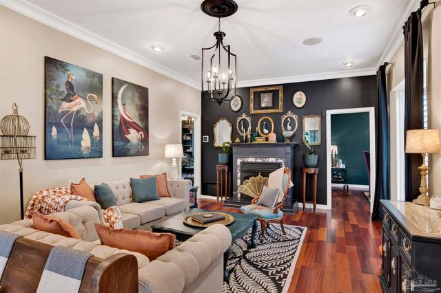 704 Bayshore Dr, Pensacola, FL 32507