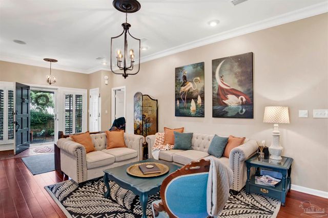 704 Bayshore Dr, Pensacola, FL 32507