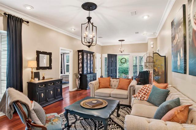 704 Bayshore Dr, Pensacola, FL 32507