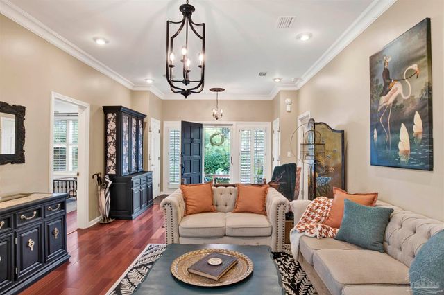 704 Bayshore Dr, Pensacola, FL 32507