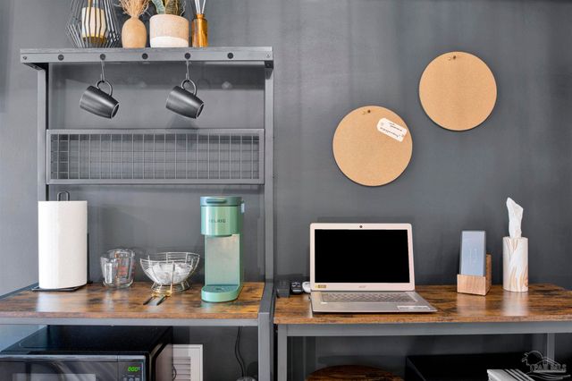 704 Bayshore Dr, Pensacola, FL 32507