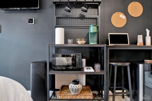 704 Bayshore Dr, Pensacola, FL 32507