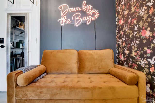 704 Bayshore Dr, Pensacola, FL 32507