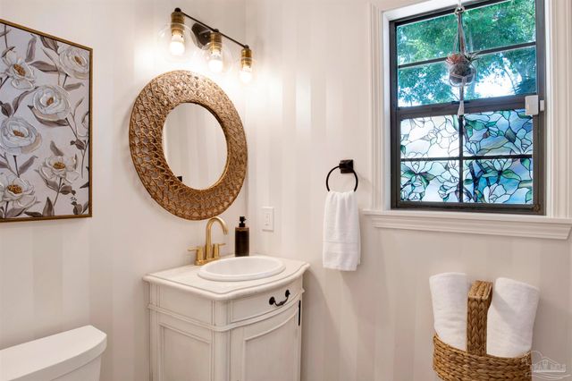 704 Bayshore Dr, Pensacola, FL 32507