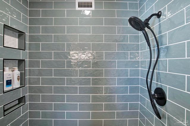 704 Bayshore Dr, Pensacola, FL 32507