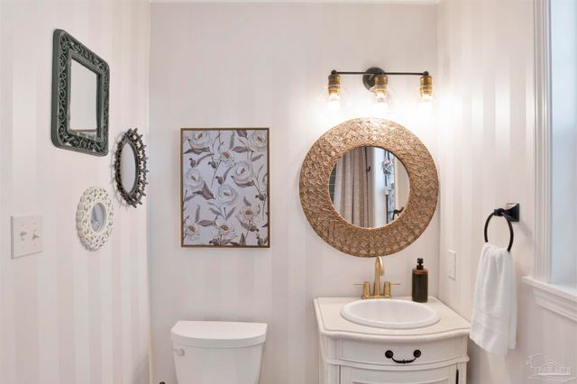 704 Bayshore Dr, Pensacola, FL 32507