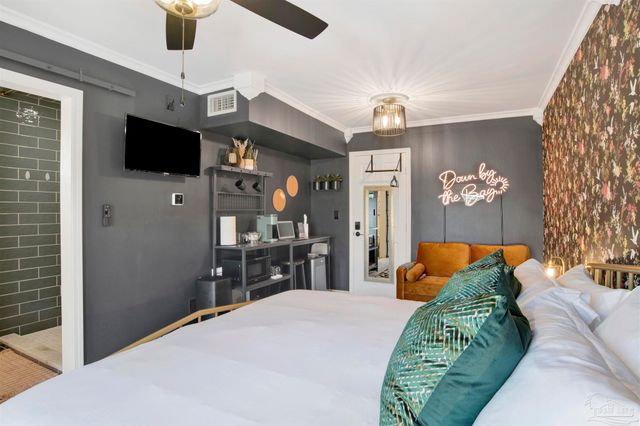 704 Bayshore Dr, Pensacola, FL 32507