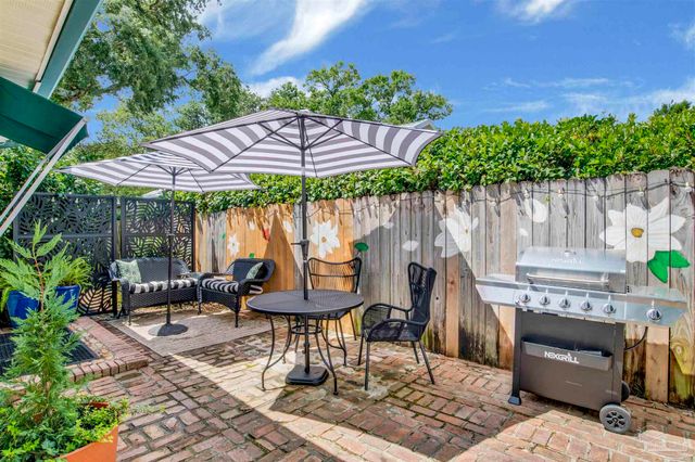 704 Bayshore Dr, Pensacola, FL 32507