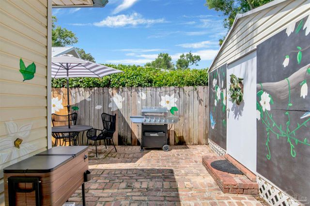 704 Bayshore Dr, Pensacola, FL 32507