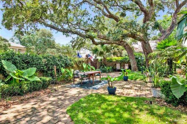 704 Bayshore Dr, Pensacola, FL 32507