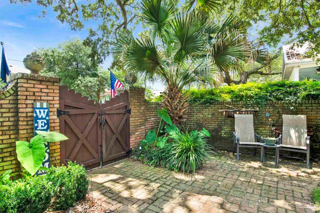 704 Bayshore Dr, Pensacola, FL 32507