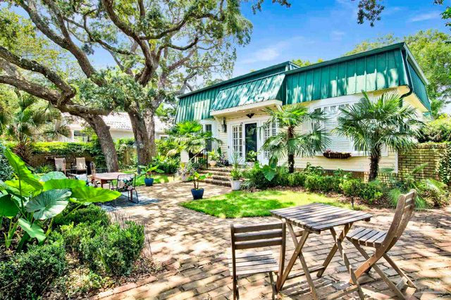 704 Bayshore Dr, Pensacola, FL 32507