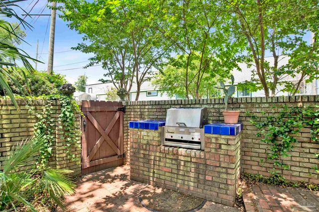 704 Bayshore Dr, Pensacola, FL 32507