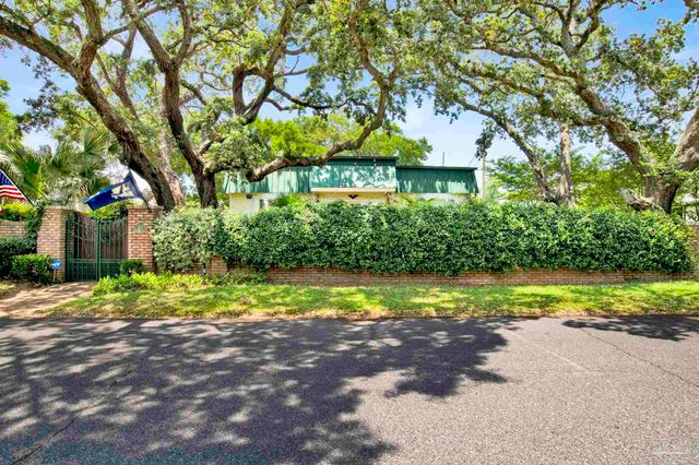 704 Bayshore Dr, Pensacola, FL 32507