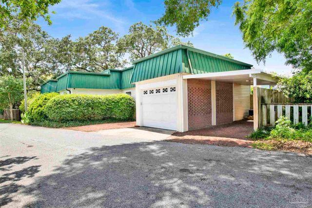 704 Bayshore Dr, Pensacola, FL 32507