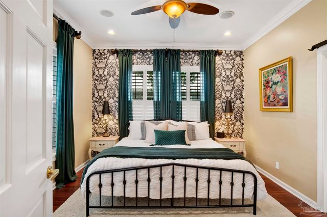 704 Bayshore Dr, Pensacola, FL 32507